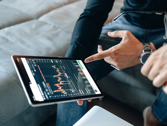 daniel dantas, finance, business, currency, banking, banker, worth. Building an accounting dashboard in three layers, with uncertainty shown honestly, and what to ask your accountant for