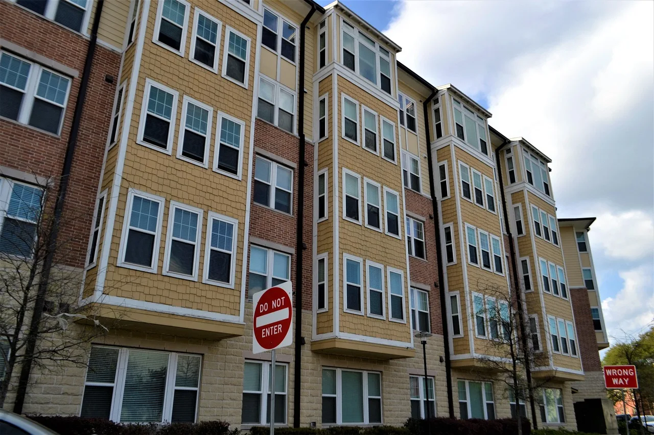 south houston, apartment building, residential, property, architecture, apartments, exterior, development, urban, rent, rental, windows, business, investment, passive income, street sign, do not enter, housing, modern, houston, texas