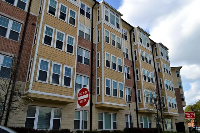 south houston, apartment building, residential, property, architecture, apartments, exterior, development, urban, rent, rental, windows, business, investment, passive income, street sign, do not enter, housing, modern, houston, texas. Making Tax Digital for landlords: software or accountant?