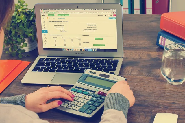 bookkeeping, accounting, taxes, settlement, calculator, money, business, finance, billing, documents, office, desk, secretariat, macbook, binder, folders, bookkeeping, bookkeeping, bookkeeping, accounting, accounting, accounting, accounting, accounting, taxes, calculator, money, money, money, finance, finance, finance, finance, billing. What UK sole traders and landlords must do for Making Tax Digital